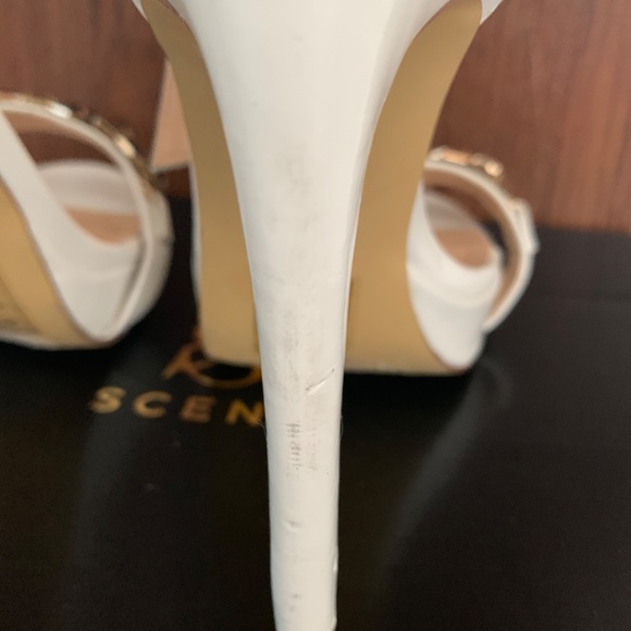 SCENE - Picture 4 of 7